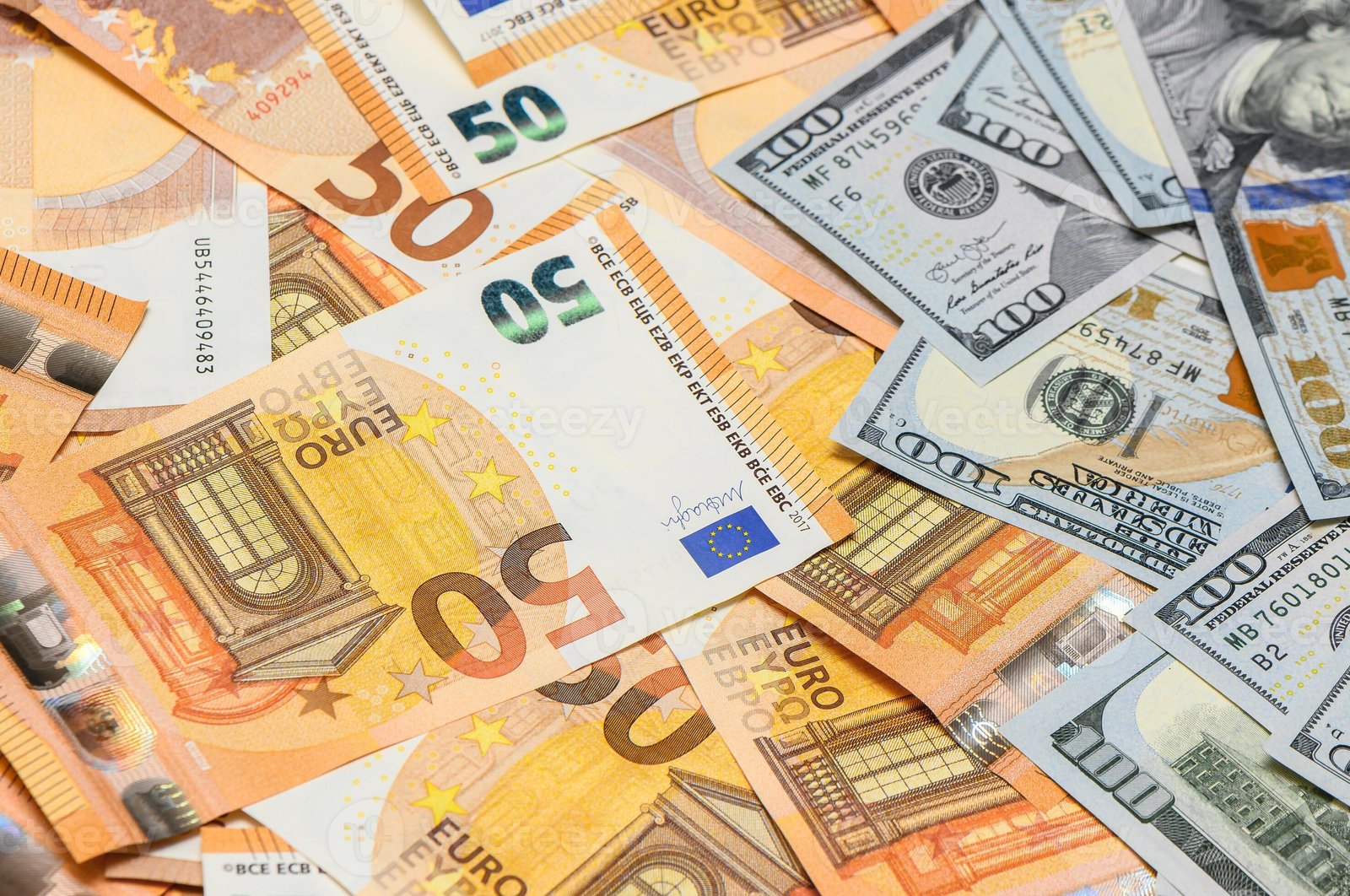 EUR/USD تجزیہ: یورو 1.1600 کے اوپر مستحکم، ڈالر کی مضبوطی سے تیزی محدود